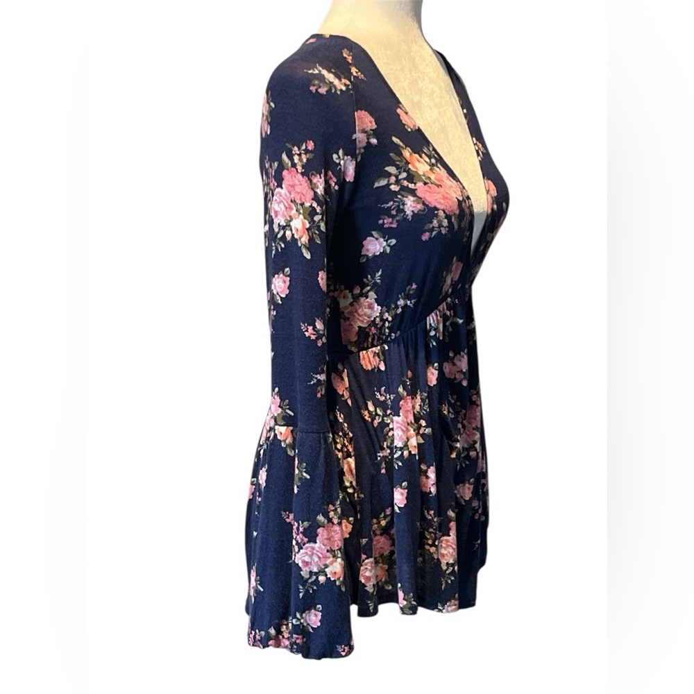 Altar'd State Navy Blue Floral V-Neck Women's Top Whimsical Fairy Size Medium - Picture 6 of 13